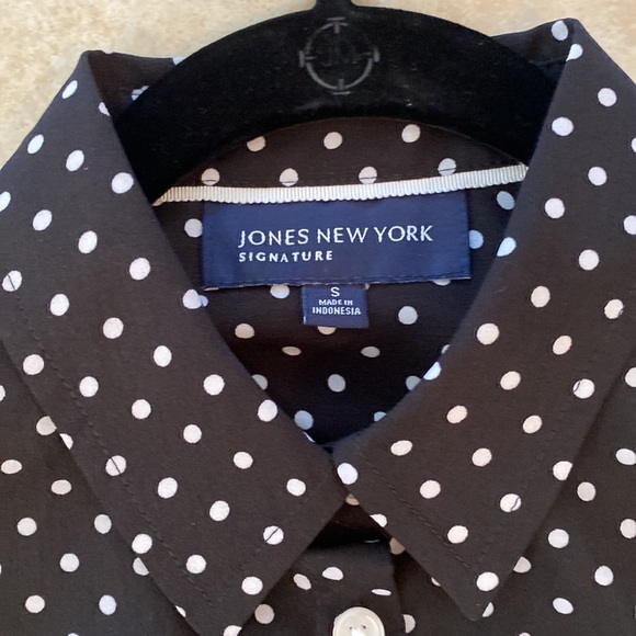 Long sleeve blouse, tie front, sleeves can be rolled up. Excellent condition! - Picture 2 of 5